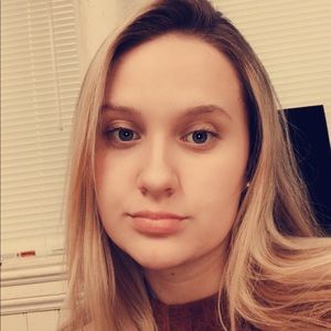 Meet your Posher, Hallie